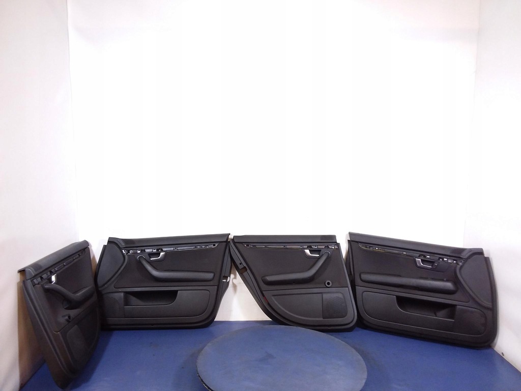 фото №1, Audi a4 b7 avant kombi обивка обшивки дверь kpl