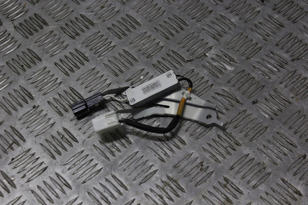 фото №1, Lexus nx 2016 антена підсилювач кришки