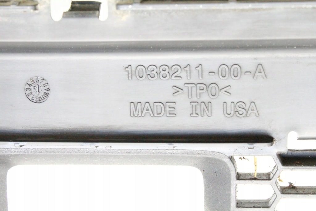 Решётка бампера средняя tesla model s 103821100a 33351848 285kw 2015 Цена