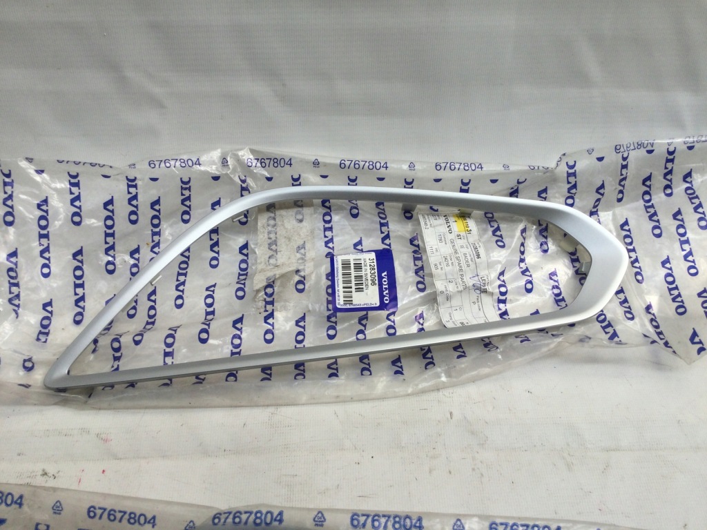 Купить Volvo v60 s60 рамка левая решётки 31283096 новая