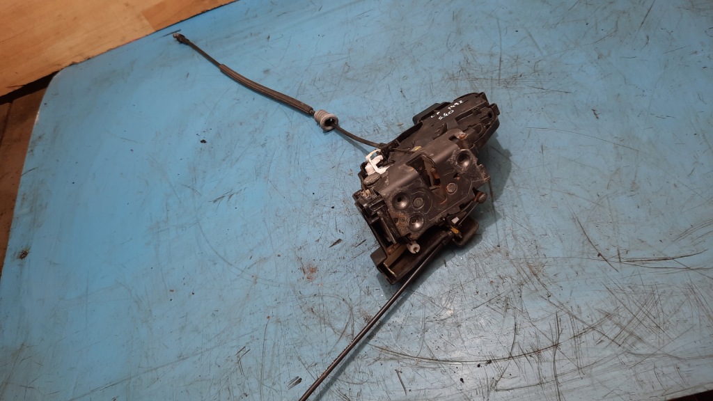 фото №1, Замок дверь левый перед 30663974 volvo s40 ii 04-12