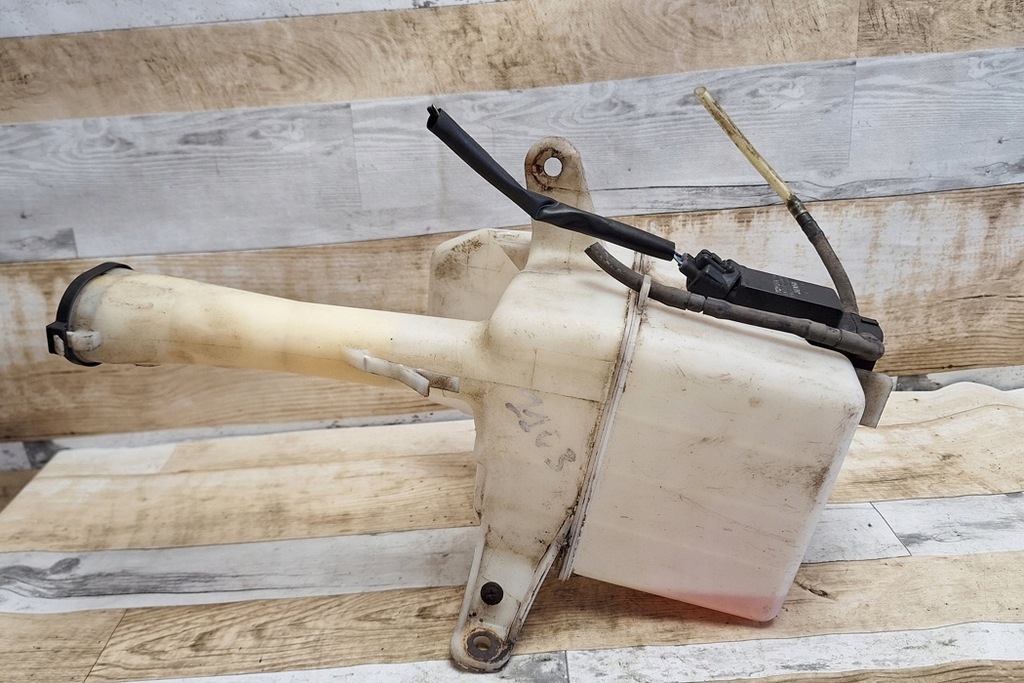 фото №7, Бачок омивача toyota corolla verso _e12_ 060851054 1.8l