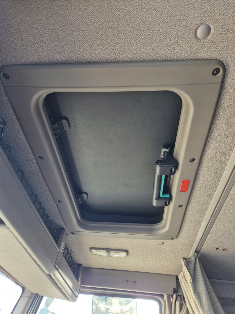 Купити Люк ручний комплектний  з рамка daf 65 75 85 cf . bus , автобус, camper