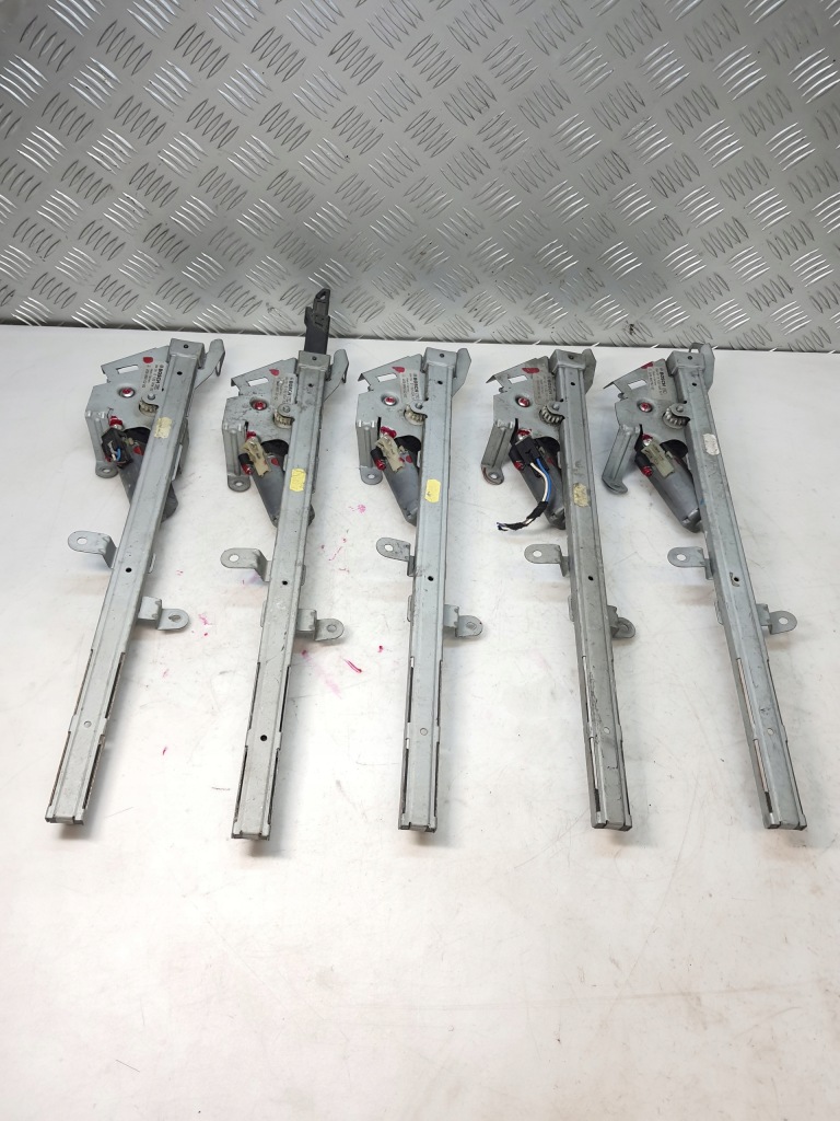 фото №8, Podajnik поперечина правий перед mercedes w209 clk 2098600282