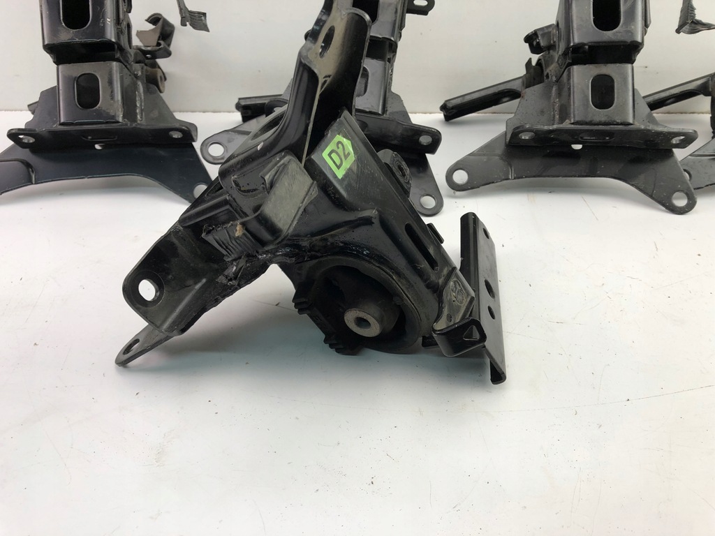 фото №11, Toyota yaris iii кронштейн подушка двигателя d2