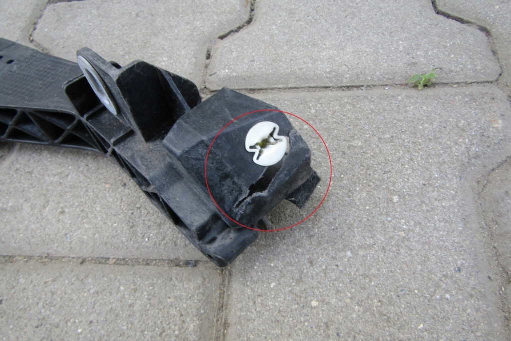 фото №8, Направляющая лампы левый перед porsche macan 95b807889c 14-18