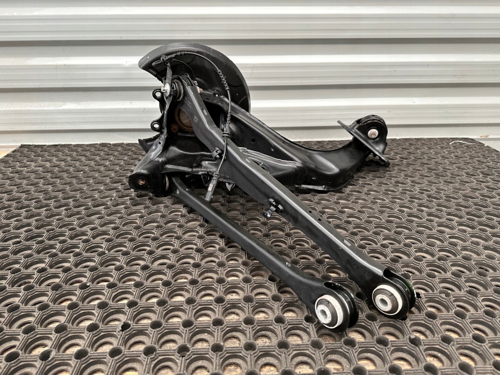 фото №1, Bmw f45 f46 поворотный кулак рычаги правый задняя 6851580