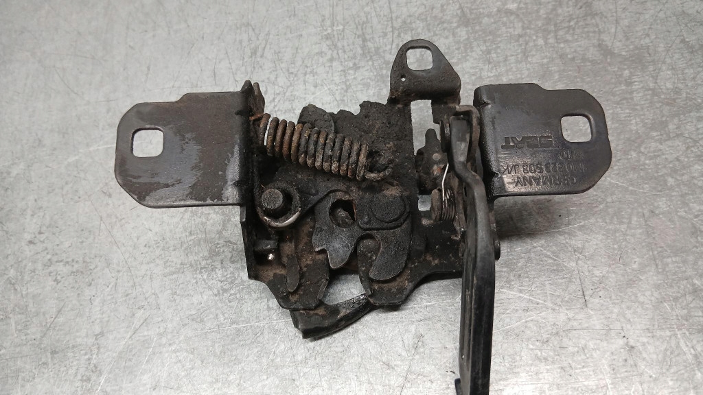 Замок капот seat toledo 1.6b ii 99-06r sedan 1m0823503j Недорого