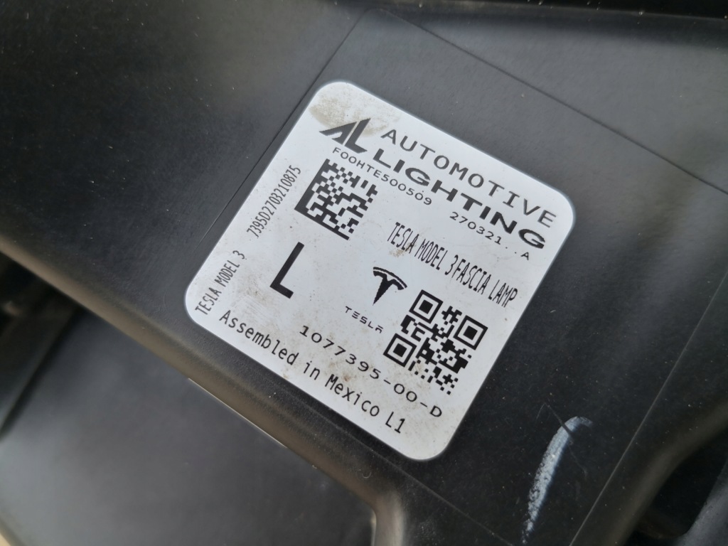 Tesla 3 противотуманная фара передний левый led 1077395-00-d в Украине