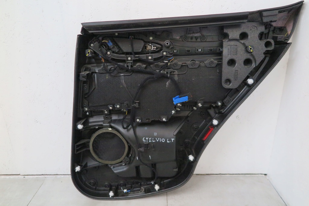 фото №9, Обшивка дверь левый задняя alfa romeo stelvio 156197052