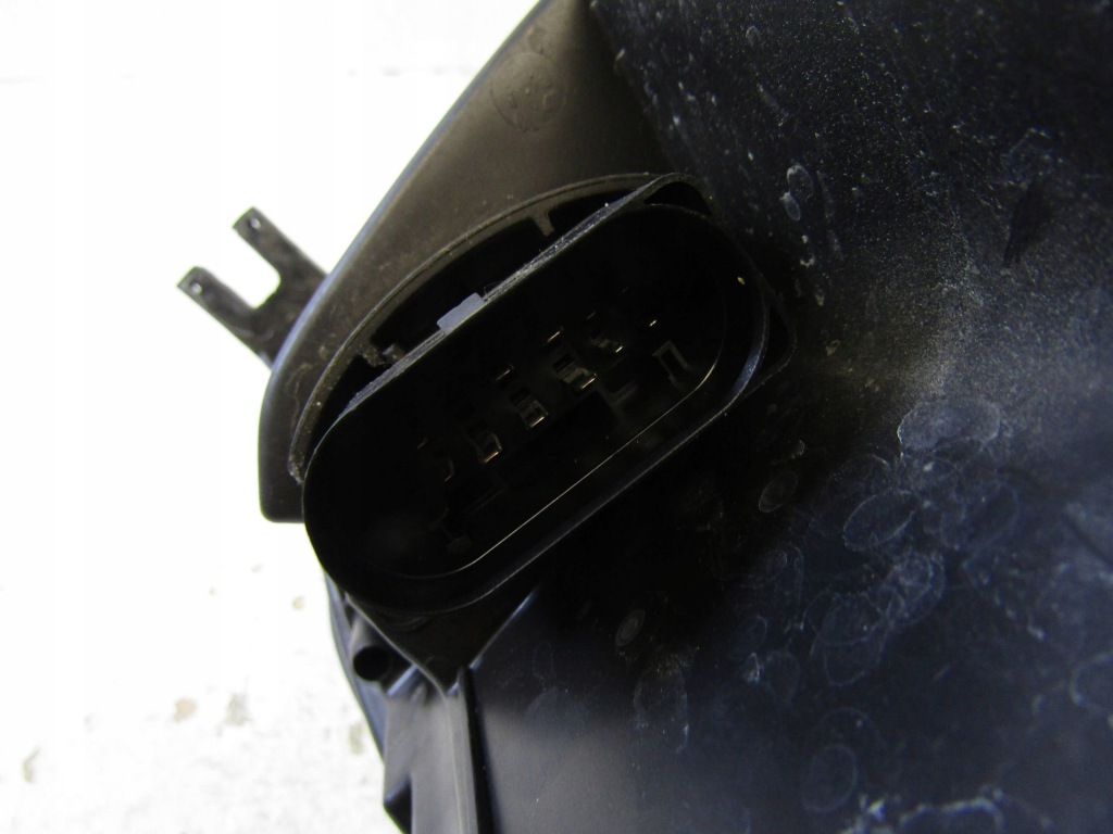 Audi a4 b9 фара правый  перед ксенон led 8w0941006 Оригинал