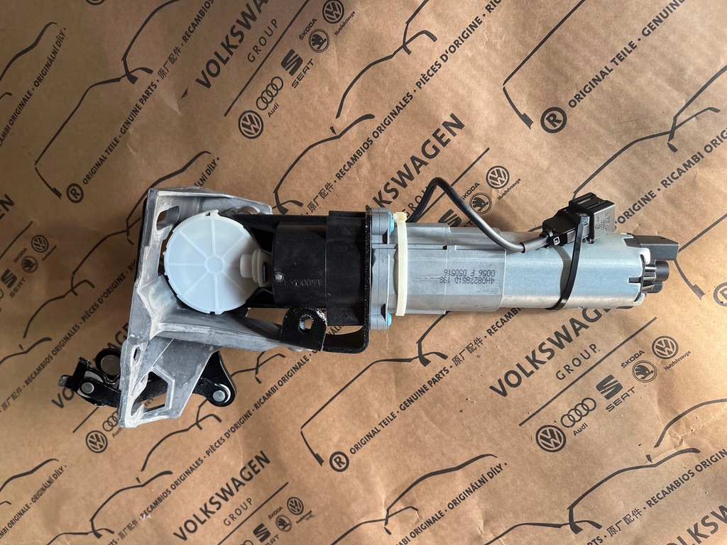 фото №1, Audi a8 d4 lift привід задній кришки 4h0827851d