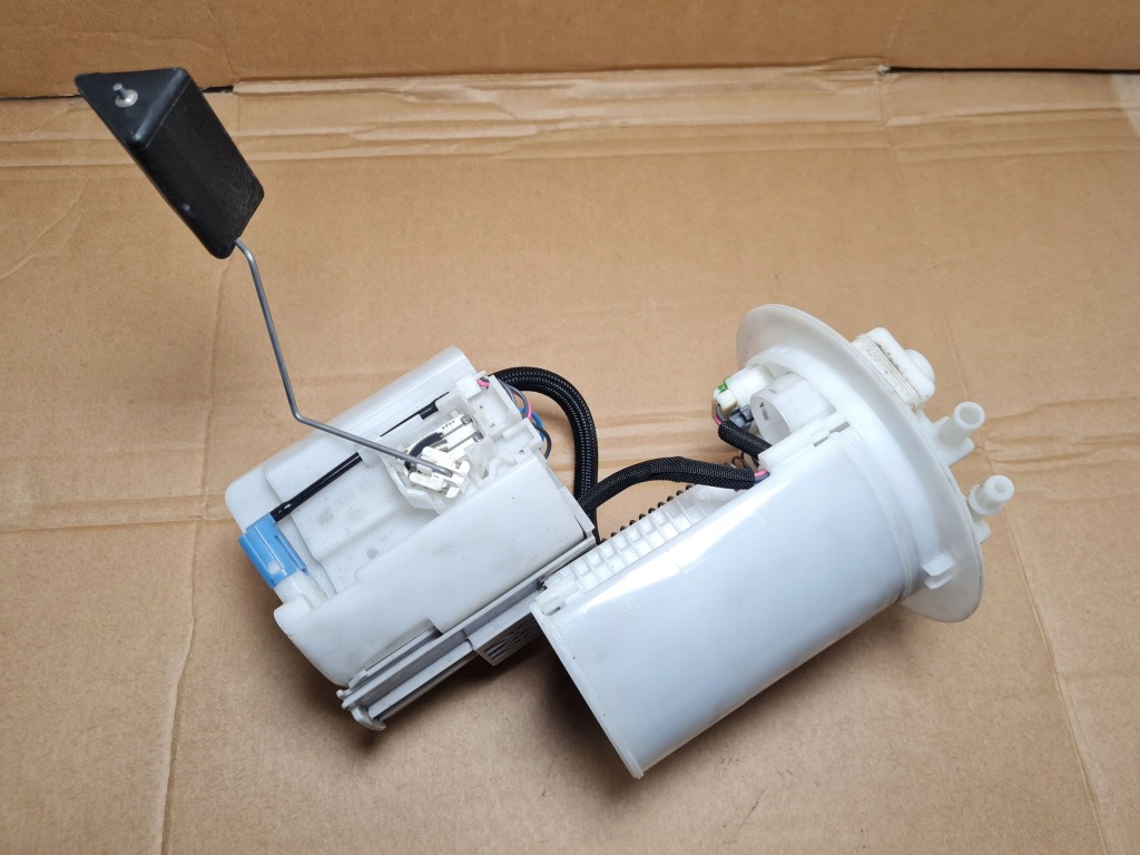 фото №1, 2011 lexus ct 200h насос пального 7770447040