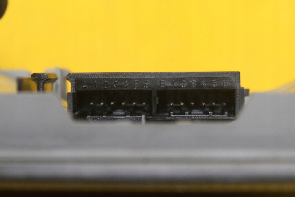 фото №10, Audi a8 d2 освітлення лампа кабіни 4b0947105