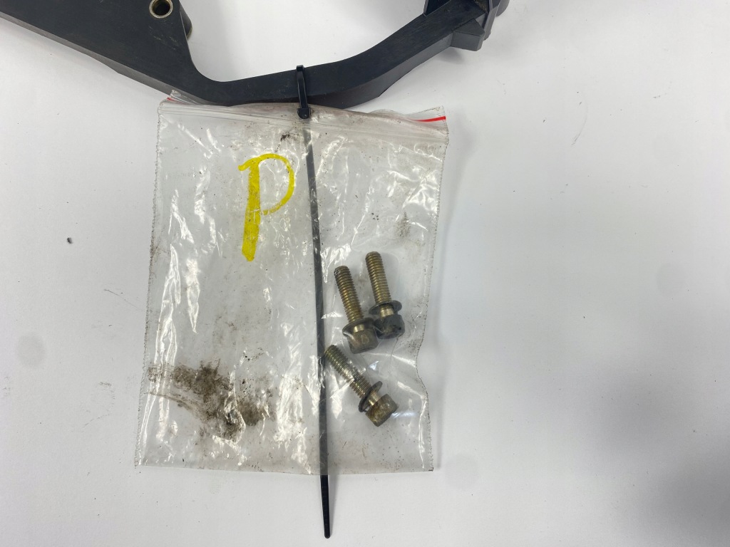 фото №9, Кронштейн защита корпус крышка трамблёра mercedes w124 400e e420 e500 1191580585