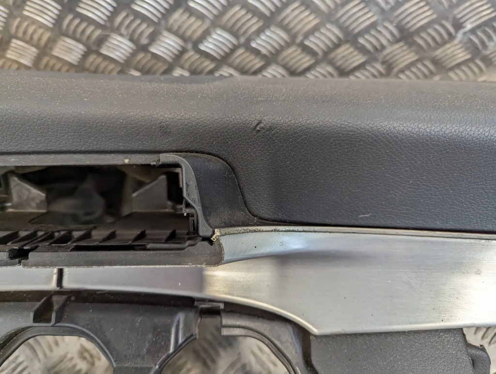 фото №10, C-klasa w205 2014-2018 панель приладів приладова консоль подушка безпеки kpl