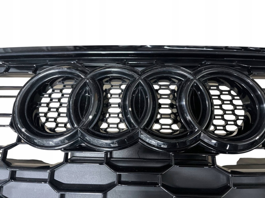 Бампер, решітка , решітка радіатора, ґрати audi rs-3/rs3 8v4 рестайлінг  8v4807437e 666. в Україні