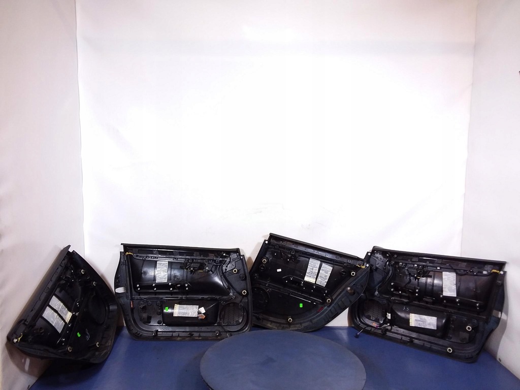 фото №4, Audi a4 b7 avant kombi обивка обшивки дверь kpl