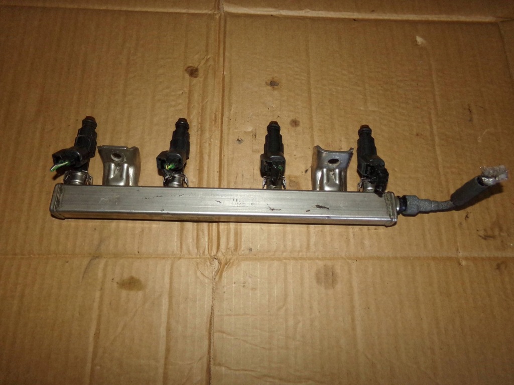 фото №1, Молдинг впрыскная форсунки volvo s40 1.8 b