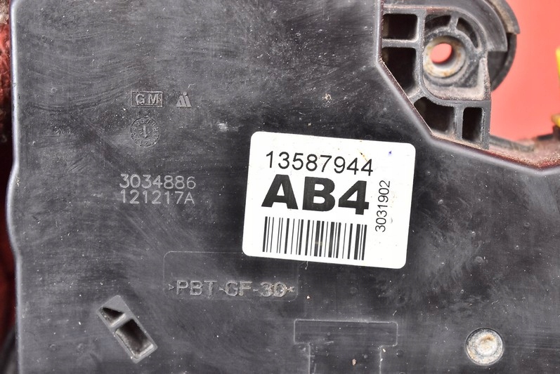 Замок двері правий задній задній 13587944 cadillac xts 12-17 Зі Шроту