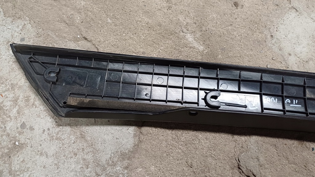 фото №5, Skoda fabia ii молдинг стекло правая 5j6853264a