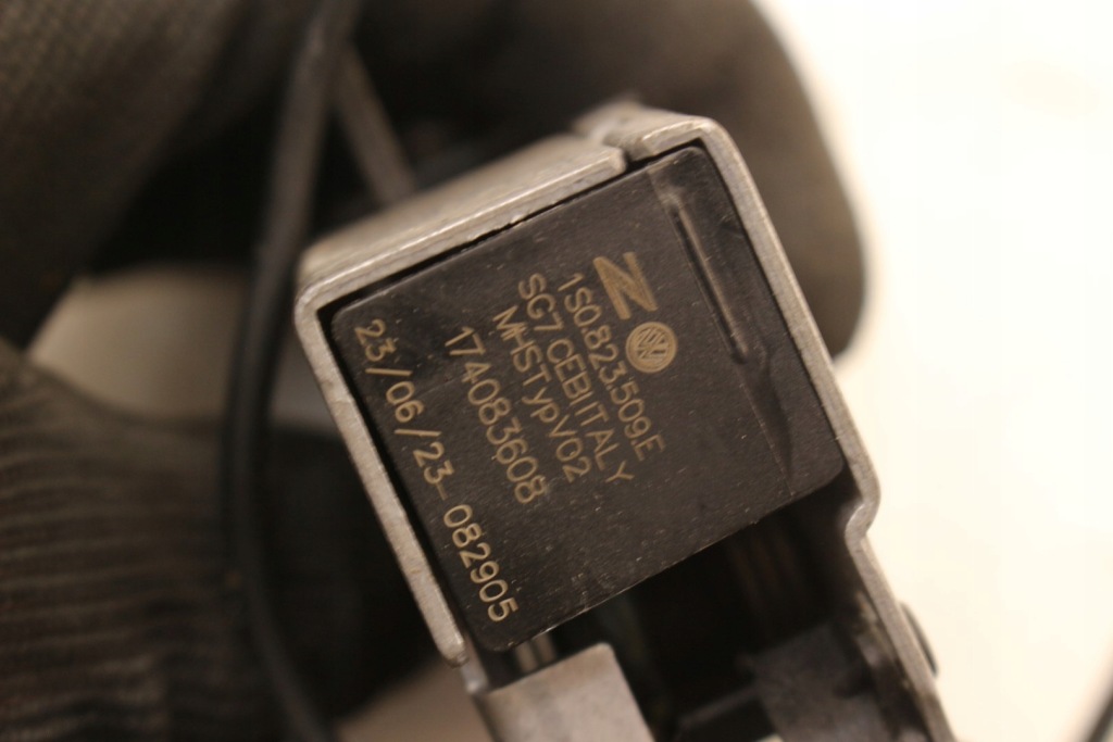 фото №5, Замок капот 1s0823509e vw up lift e-up 23r.