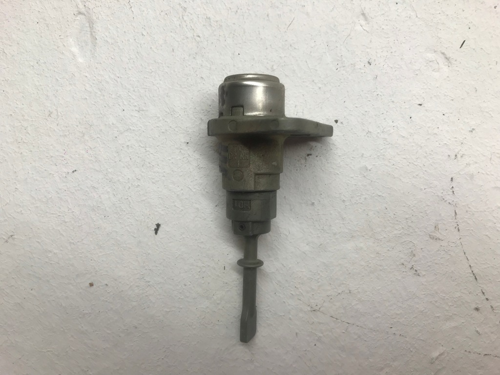 фото №1, Hyundai h1 ii h300 вкладка замка дверь правый перед