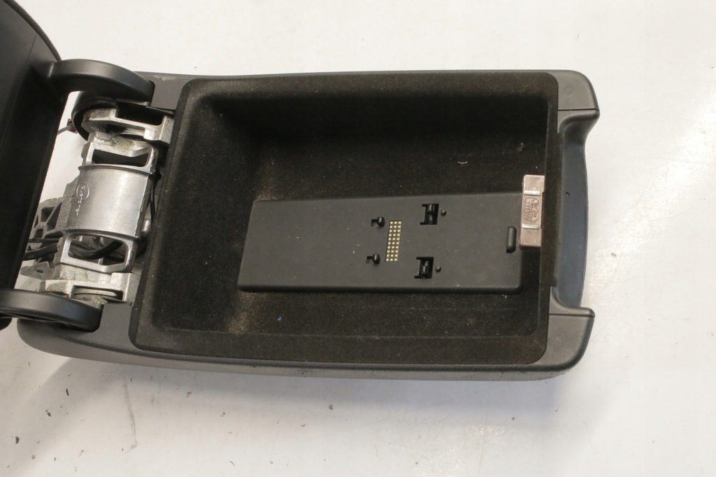 фото №8, Подлокотник audi a6 c6