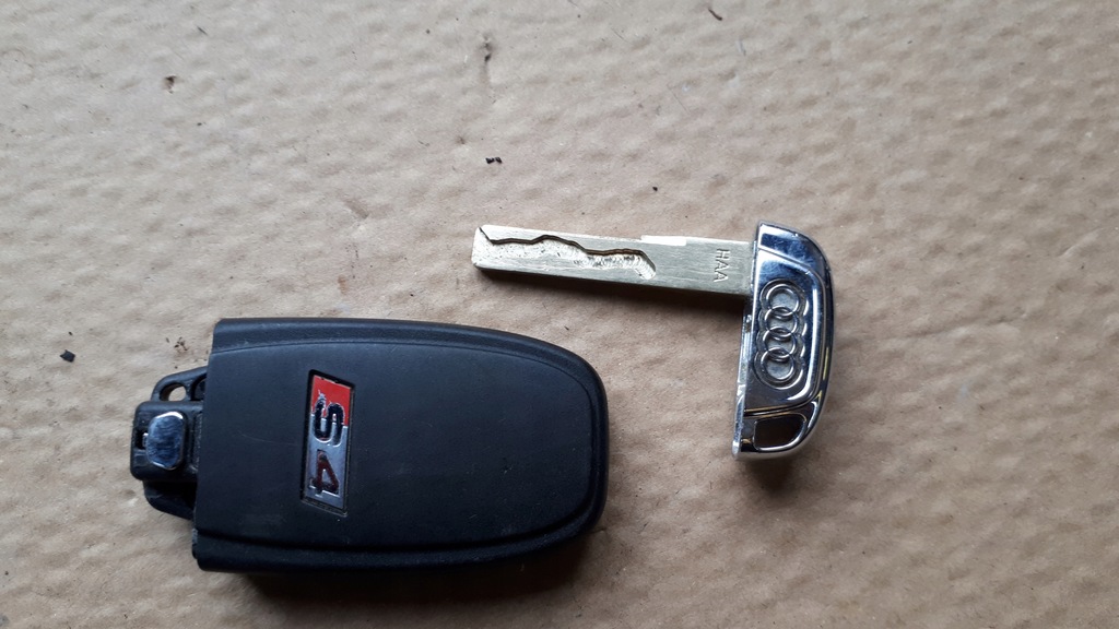 фото №8, S4 b8 a4 ключ pilot 8t0959754aj