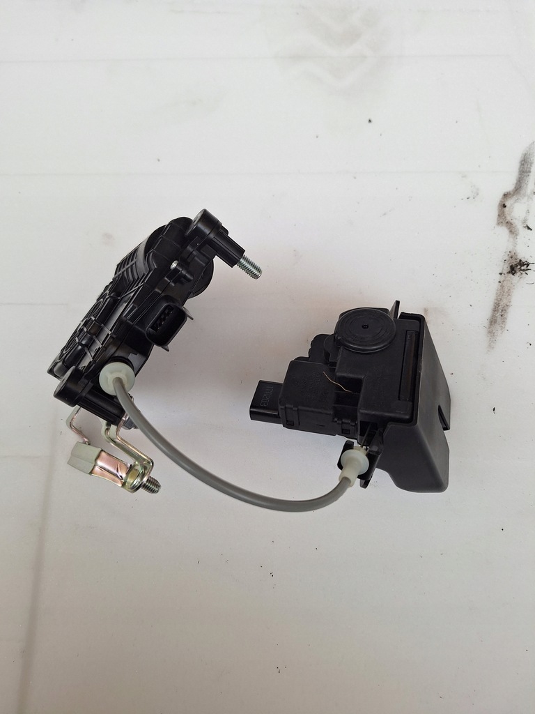 фото №1, Hyundai tucson ii iii замок крышки багажника доводчик