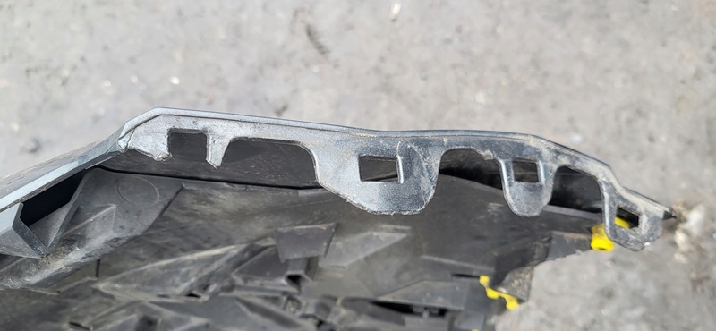 Купити Audi q7 4m 16r бампер перед передній решітка радіатора lz7s голий