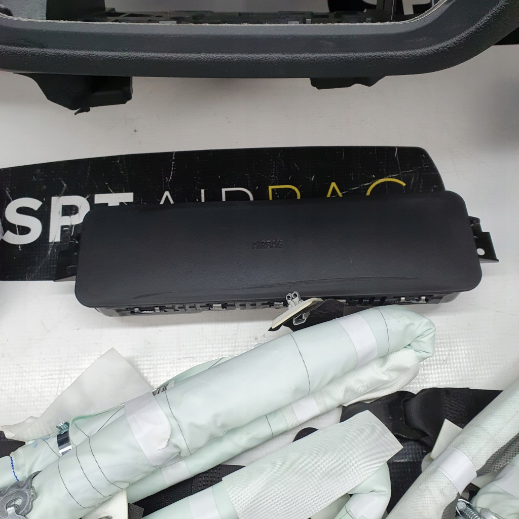 Bmw x3 g01 x4 g02 приборная панель панель  резиновый элемент оригинал подушки безопасности ремни подушка безопасности шторки безопасности Киев