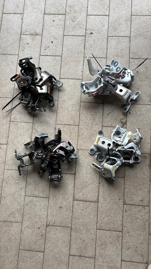 фото №1, Петля дверь задняя перед renault megane v e-tech