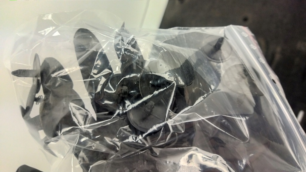 фото №5, Mustang v 4.6 v8 10-14 шумоизоляция капот штифты