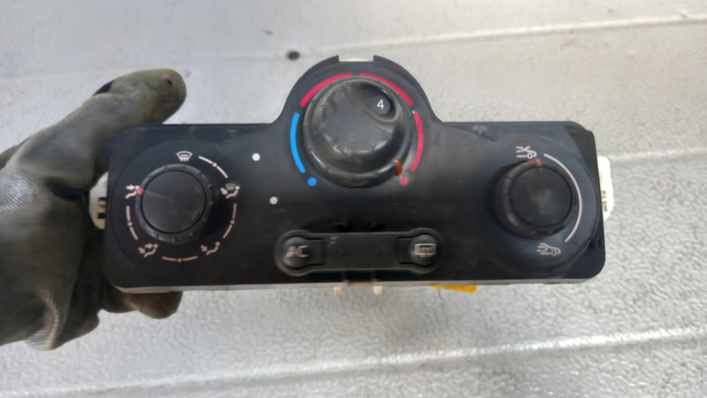 Купить Панель кондиционера renault modus 1.5dci 04r