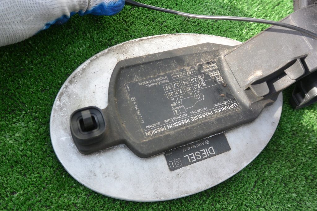 Крышка заливной дизель mercedes ml w164 серебристый 775 Киев