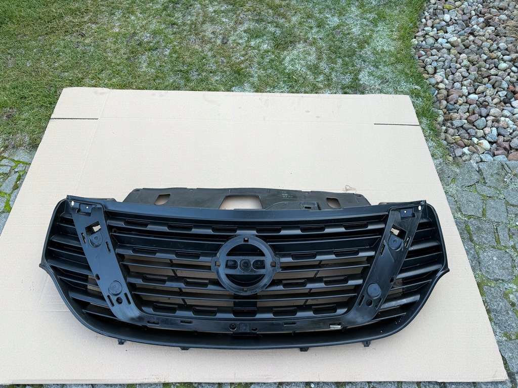 фото №1, Решётка радиатора решётка радиатора eu nissan nv300 nv 300 2016 - 2020 .