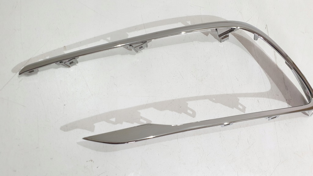 фото №10, Решётка рамка противотуманной фары auris ii e18 fl 81482-02570