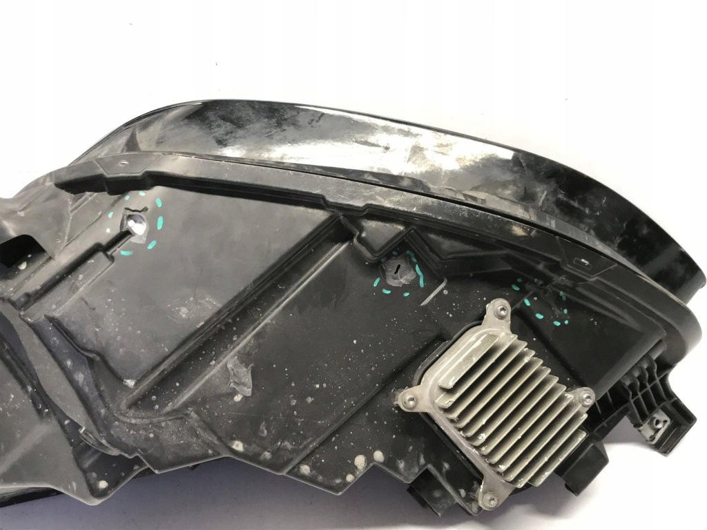 Tesla model y 2021 перед сторона права лампа передня 151495300d в Україні