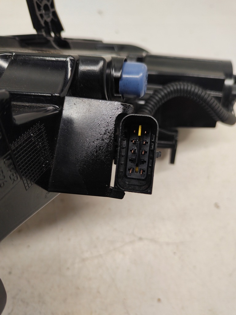 фото №9, Peugeot 308 iii противотуманная фара правый led drl 9835230880