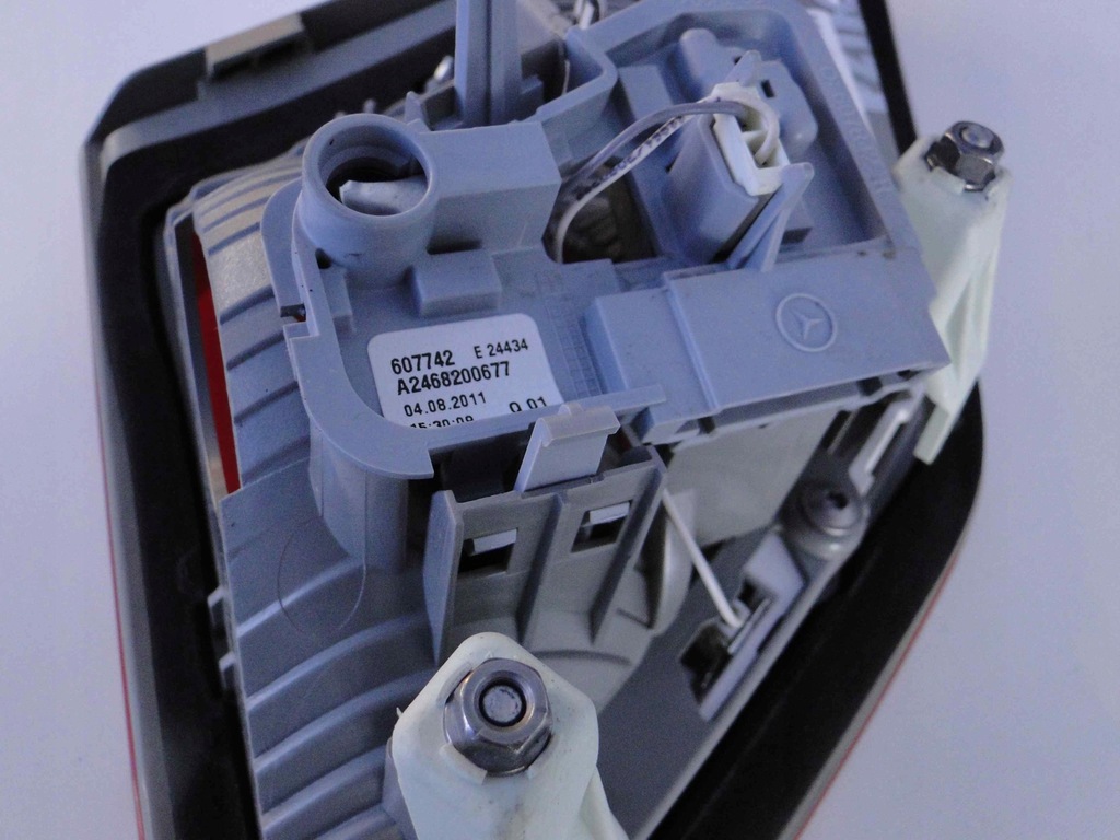 фото №9, Mercedes-benz оригинальный номер a2469066400 лампа задняя комбинированная