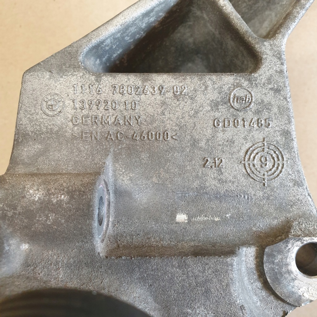 Кронштейн кронштейн кронштейн генератора bmw 1 e87 120d n47 оригинальный номер Киев