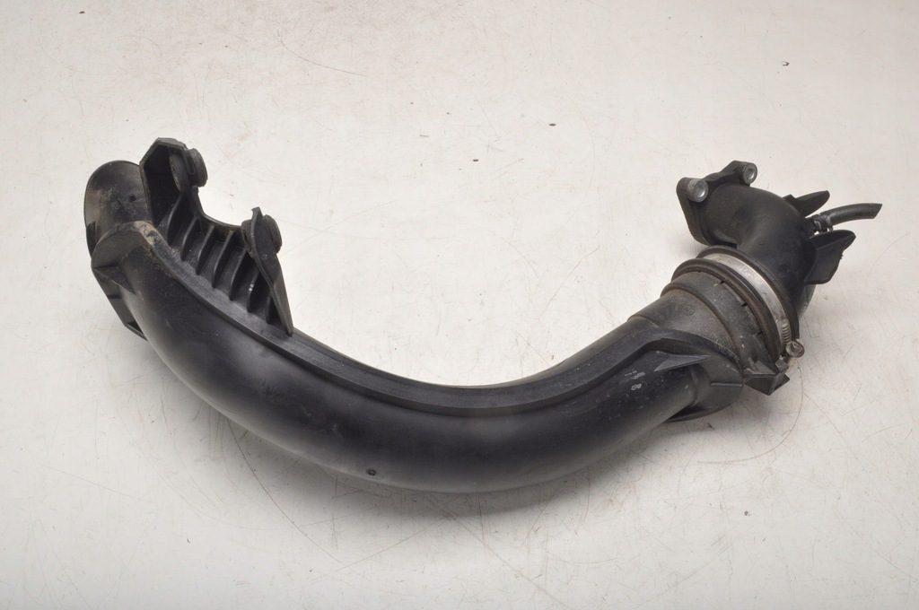 фото №1, Volvo v40 ii труба воздухозаборник воздуха 31370730