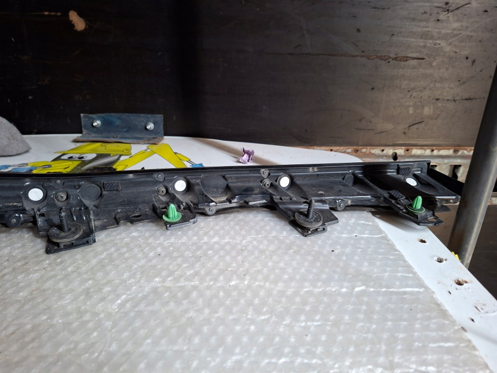 Купити Toyota prius iv ліхтар фара стоп стоп-сигнал 81006-47041