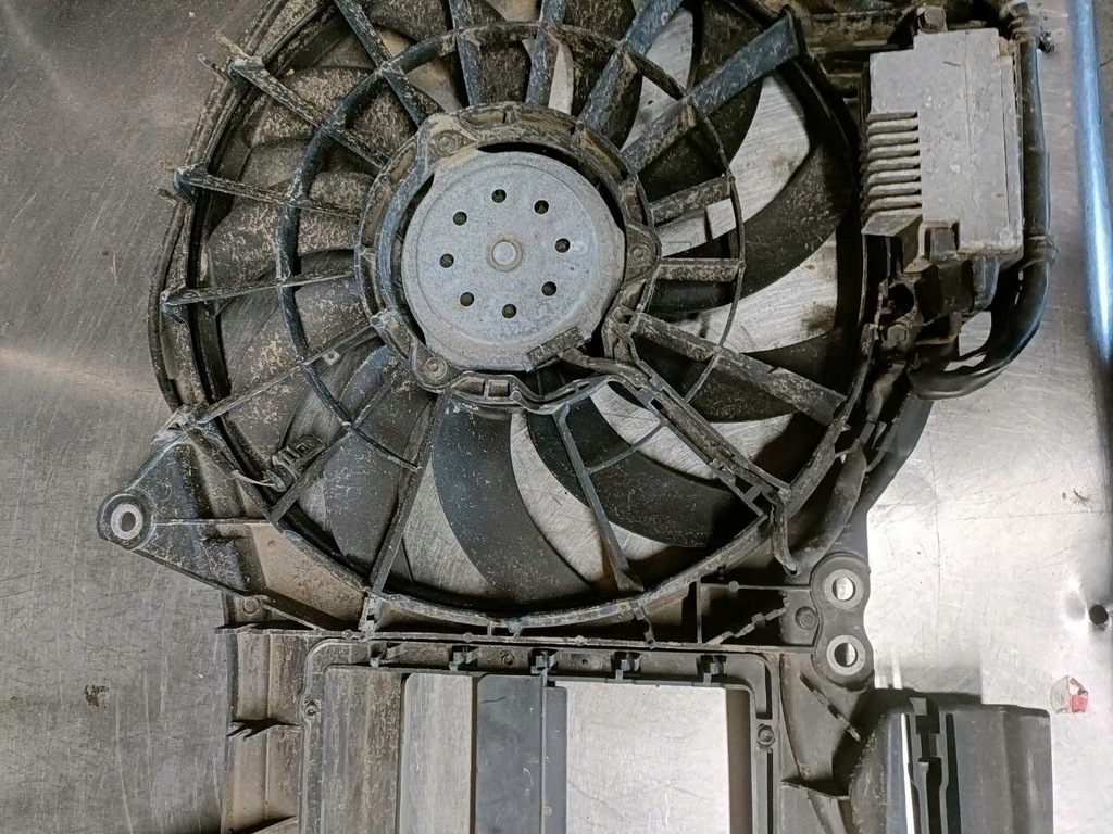 фото №7, Audi a4 b6 вентилятор радіатора 8e0121205