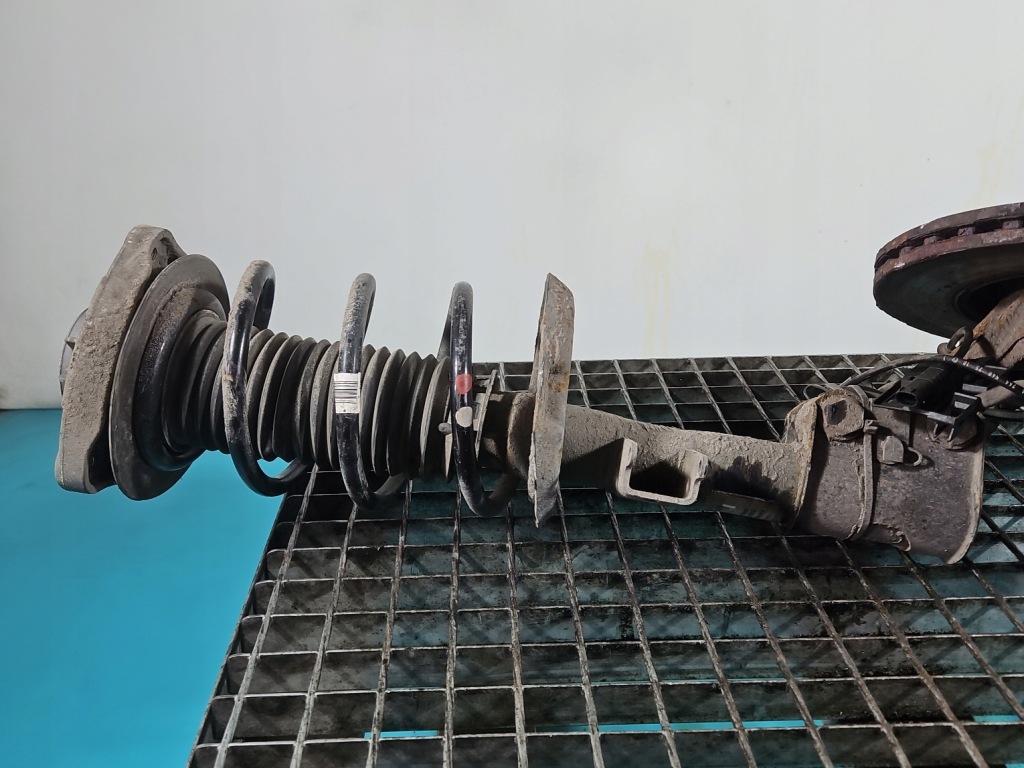 Купить Амортизатор перед левая передний mercedes w246