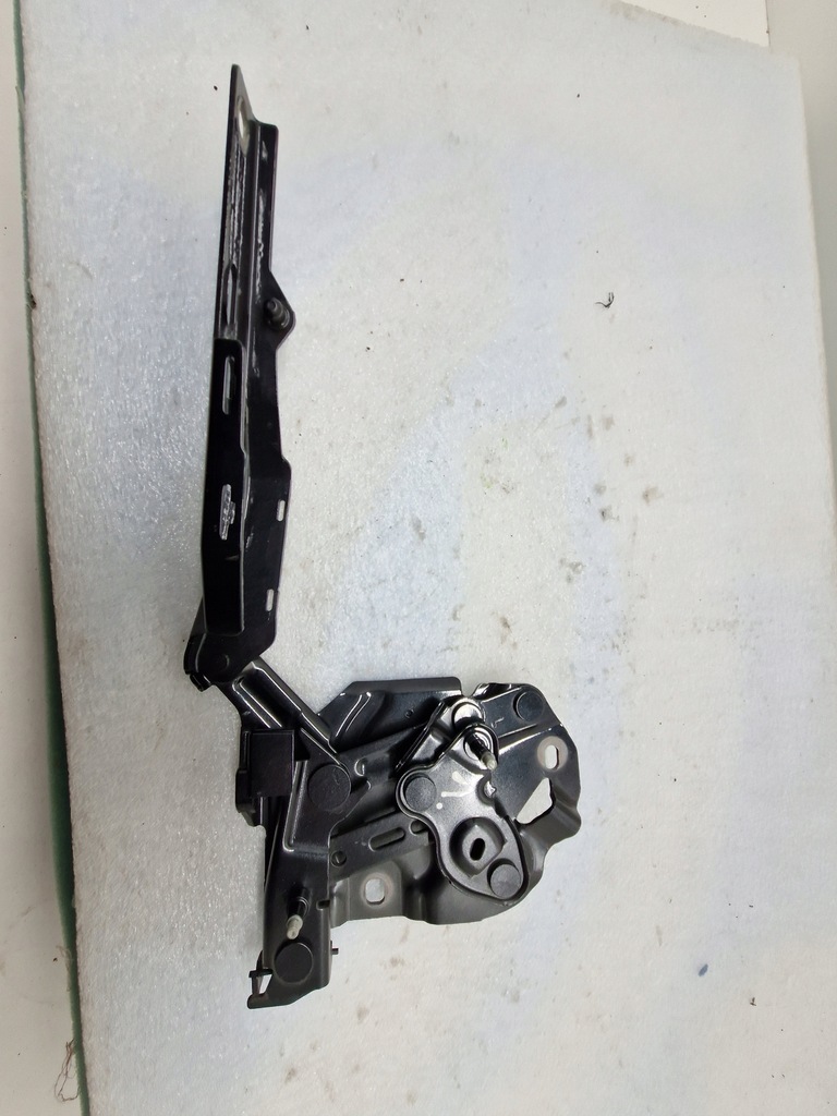 фото №1, Porsche taycan 9j1823295 9j1 петля капот левый