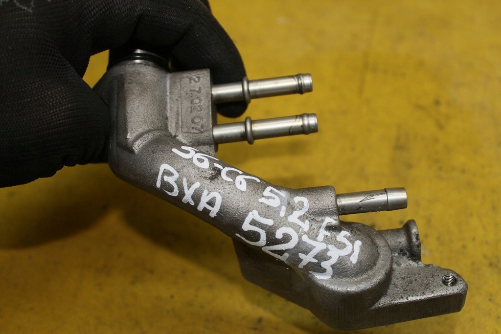 фото №7, Патрубок головки audi s6 c6 07l133424