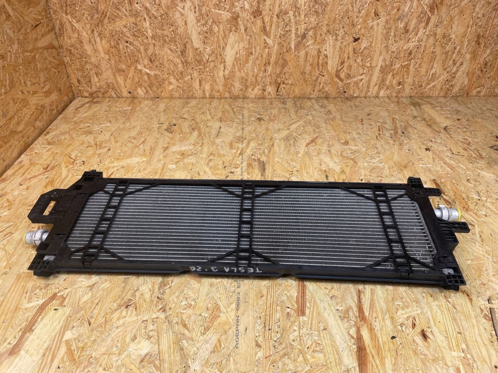Купить Дополнительная радиатор воды tesla model 3 1077082-00-c 2017-