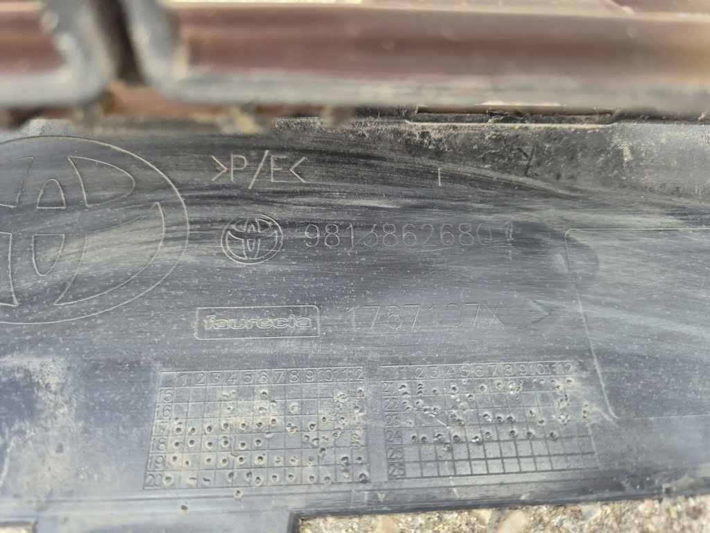 Toyota proace 2 16- бампер передній решітка кутик ліва молдинг рамка в Україні